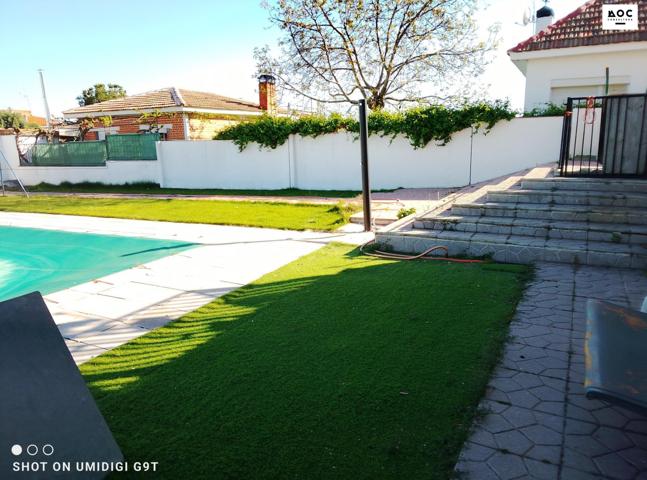 AOC VENDE: CHALET 4 HAB, 2 BAÑOS, GARAJE TRASTERO, BARBACOA Y PISCINA photo 0