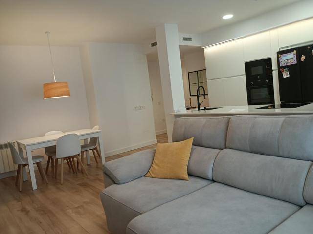 AOC, VENDE BAJO REFORMADO Y AMUEBLADO: MODERNO PISO DE 3 HABITACIONES CON GARAGE Y ZONAS COMUNES photo 0