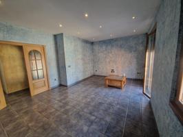 AOC vende piso muy bien conservado, con garaje y trastero, hidrosauna, armario empotrado photo 0
