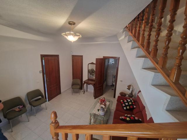 AOC VENDE EN EXCLUSIVA CASA-CHALET, PARKING PARA 4 COCHES, PATIO DE 15 METROS, CÉNTRICO, ARMARIOS photo 0