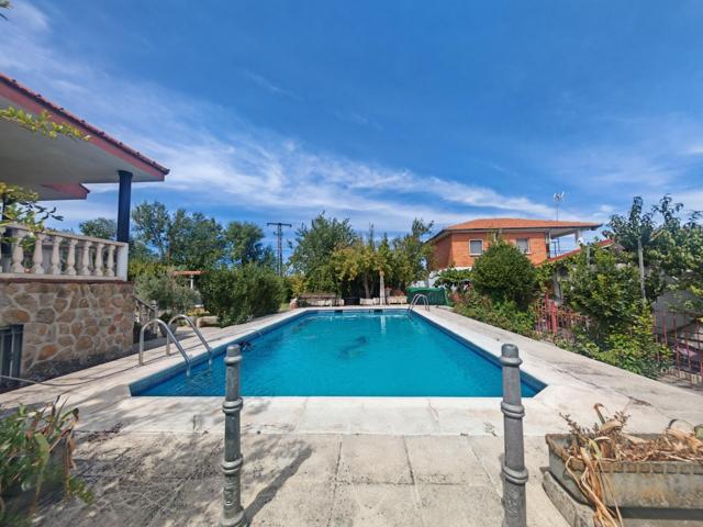 AOC VENDE CHALET INDEPENDIENTE, 5 DORMITORIOS, 2 BAÑOS, PISCINA CON ASEO Y BARBACOA photo 0