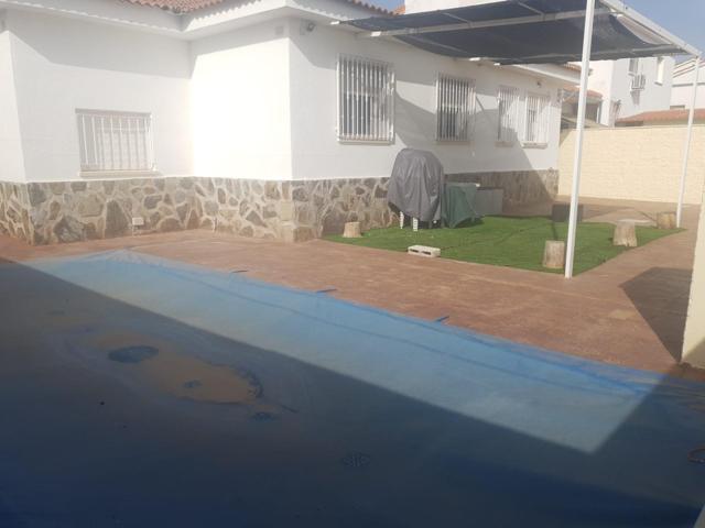 AOC VENDE CHALET: 3 HABITACIONES, 1 BAÑO, CHIMENEA Y PISCINA EN CARMENA photo 0