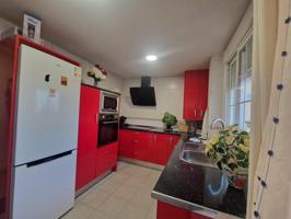 AOC VENDE PISO, 3 HABITACIONES, 2 BAÑOS UNO DE ELLOS EN SUITE, GARAJE, PISCINA Y TRASTERO photo 0