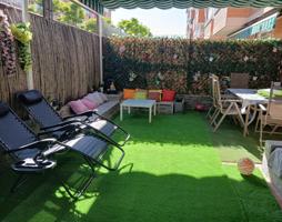 AOC, VENDE BAJO, 3 HABITACIONES, 2 BAÑOS, PATIO, GARAJE Y TRASTERO photo 0