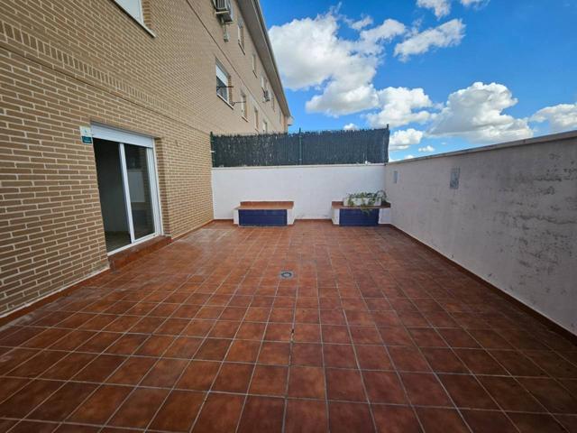 AOC VENDE BAJO CON 2 PATIOS DE 40 Y 7 M2 RESPECTIVAMENTE, 2 DORM Y GARAJE. photo 0