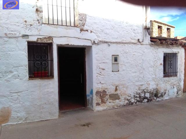 LOTE DE CASA Y PARCELA URBANOS EN LA ALMEZA (ALPUENTE) photo 0