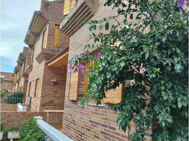 Moderno adosado totalmente reformado en la zona Ever de Laredo,a pocos metros de la playa photo 0