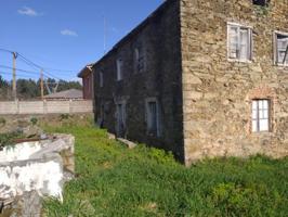 Carral- Tabeaio: Casa de piedra para rehabilitar sobre parcela de 2.392 m2 cerrada con muro de piedra photo 0