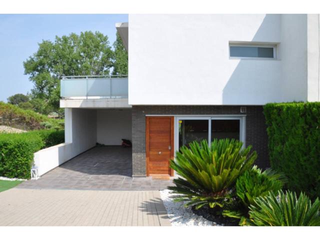 Chalet pareado en venta en Chiva photo 0