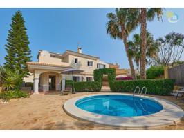 Chalet independiente muy bien presentado con acceso a piscina privada y comunitaria photo 0
