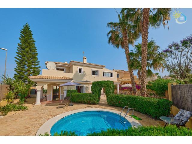 Chalet independiente muy bien presentado con acceso a piscina privada y comunitaria photo 0