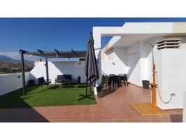 Moderno ático con terraza privada en la azotea con vistas a la montaña. photo 0