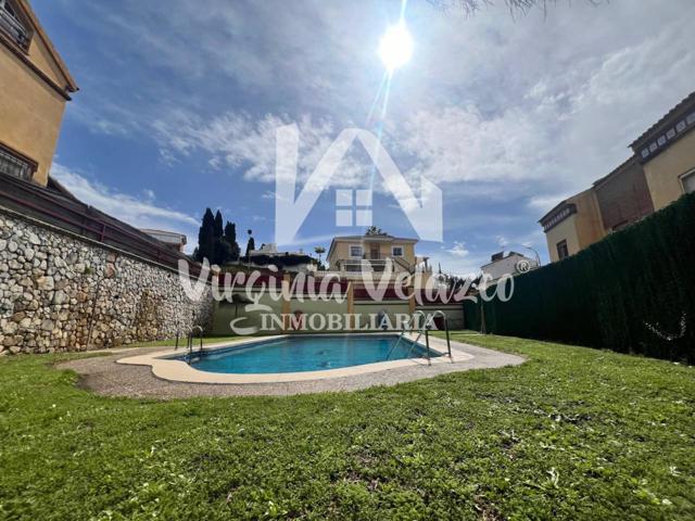 GRAN CHALET PAREADO EN VENTA EN RINCON DE LA VICTORIA photo 0