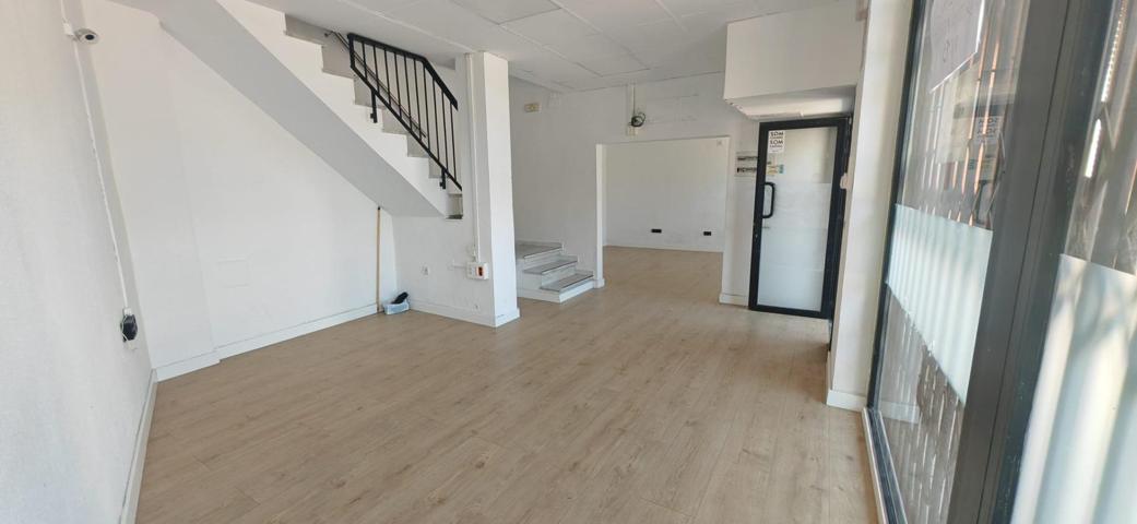 🏢 SE ALQUILA AMPLIO LOCAL COMERCIAL EN PLENO CORAZÓN DE EL VENDRELL – PLAZA PEP JAI 🏢 photo 0