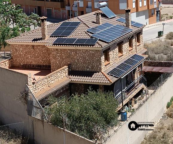 INMOBILIARIA TEJARES VENDE CHALET ADOSADO DE LUJO EN TOBARRA photo 0