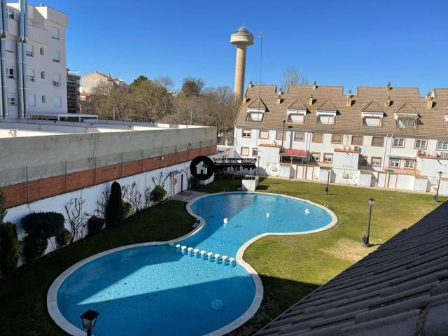 INMOBILIARIA TEJARES VENDE LUJOSO CHALET ADOSADO ZONA FERIA- FIESTA DEL ARBOL photo 0