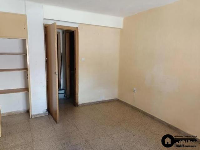 INMOBILIARIA TEJARES VENDE PISO PARA REFORMAR CALLE PEDRO COCA photo 0