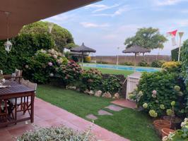 ¿Estás buscando una planta baja con encanto mediterráneo de 105 m² con jardín privado y con piscina comunitaria? photo 0