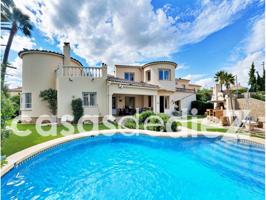 ¡Exclusiva villa en el corazón de Oliva Nova con vistas al campo de golf! photo 0