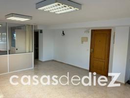 Local bien situado photo 0