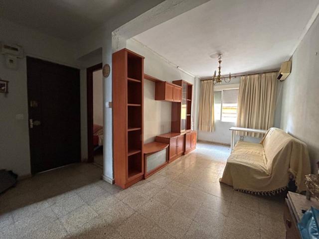 ESTUPENDO PISO PARA REFORMAR EN MAGNÍFICA ZONA DE TRIANA photo 0