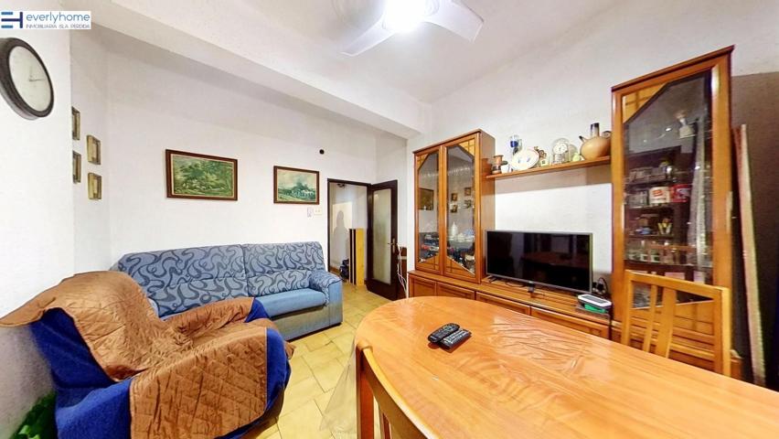 🏷️ Piso para reformar con 3 habitaciones en el barrio de Ayora – a 15 min de la playa photo 0