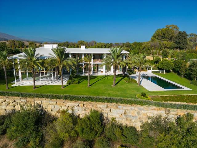 EXCLUSIVA VILLA DE LUJO DE OBRA NUEVA EN FINCA CORTESÍN, CASARES photo 0