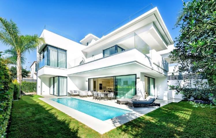 Lujosa Villa Moderna en Venta en Marbella Milla de Oro - A Pasos de la Playa photo 0