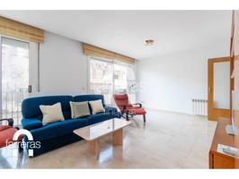 Luminoso apartamento de 2 habitaciones en alquiler en el centro de Sitges photo 0