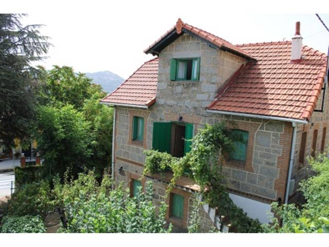 Chalet unifamiliar en venta en Cercedilla photo 0