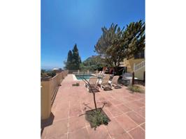 Chalet unifamiliar en venta en Benajarafe photo 0