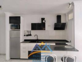 Este espacioso apartamento de 2 dormitorios, bellamente renovado, está a la venta photo 0
