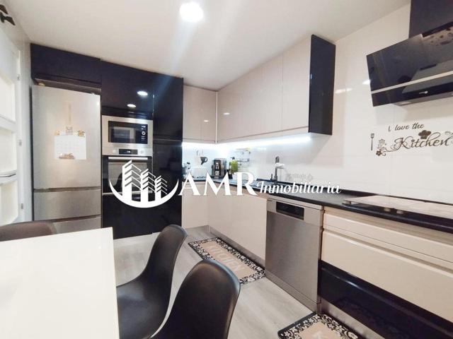 Casa - Chalet en venta en Carranque de 268 m2 photo 0