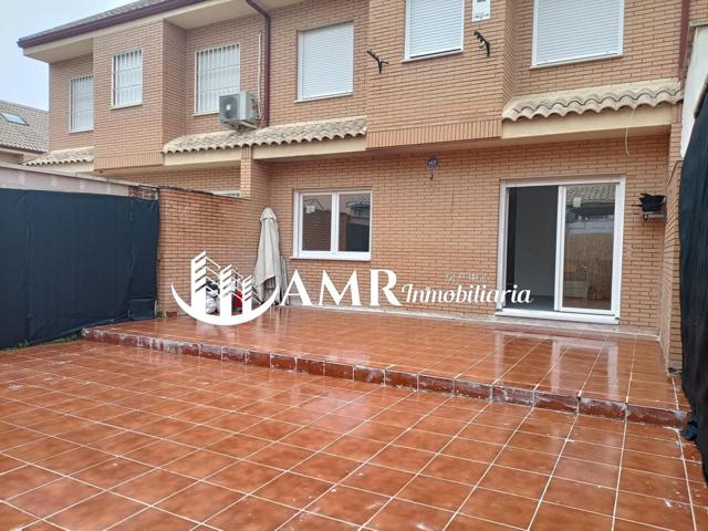 Adosado en venta en Yuncos de 175 m2 photo 0