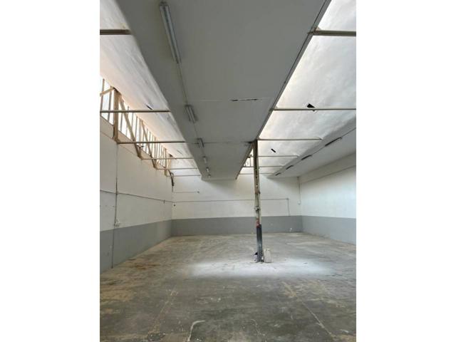 Nave industrial en venta en Sant Fost photo 0