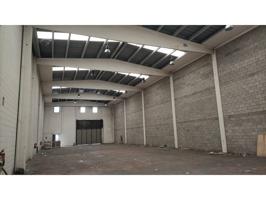 Nave en alquiler con patio delantero y posterior. photo 0