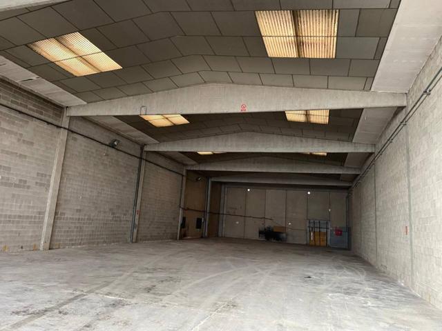 Nave Industrial de 1.983 m2 en alquiler photo 0