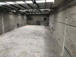 Nave Industrial esquinera con gran patio en alquiler photo 0