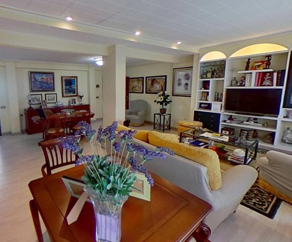 ¡PISO MUY AMPLIO Y LUMINOSO EN EL CORAZON DE CAROLINAS ALTAS! photo 0