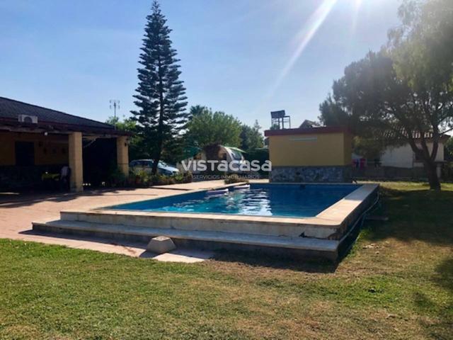 Chalet en venta en Carmona photo 0