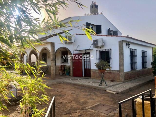 Chalet en venta en Carmona photo 0