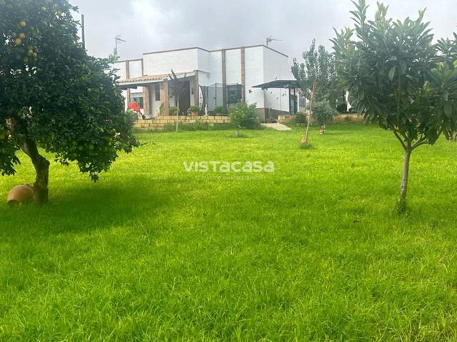 Chalet en venta en Mairena del Alcor photo 0