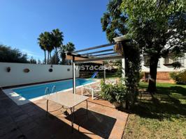 Venta de chalet urbano en Mairena del Alcor photo 0