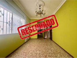 Venta de un piso en Mairena del Alcor photo 0