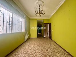 Venta de un piso en Mairena del Alcor photo 0