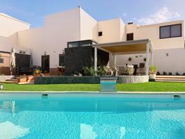 COSTA TEGUISE CHALET CON PISCINA Y ESTUDIO photo 0