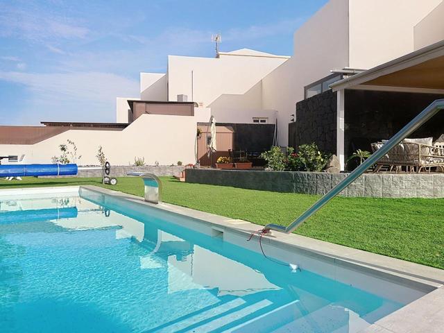 CHALET CON PISCINA Y ESTUDIO photo 0