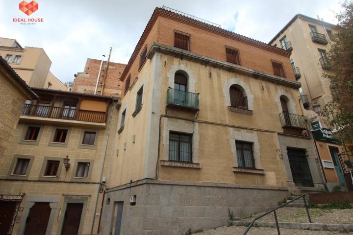 Casa de tres pisos en La Alhóndiga - Segovia photo 0