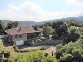 Vive rodeado de naturaleza y confort en esta espectacular casa unifamiliar en Castellar del Vallès. photo 0