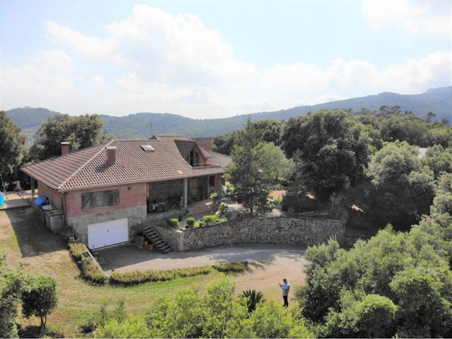 Vive rodeado de naturaleza y confort en esta espectacular casa unifamiliar en Castellar del Vallès. photo 0